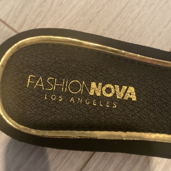 Fashion Nova women sandals, size 8​ - Picture 2 of 10